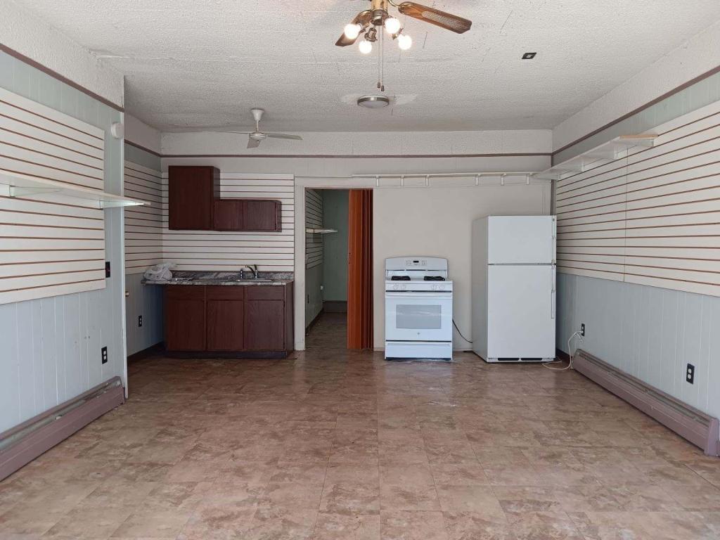 Foto principal - 410 E Iroquois St