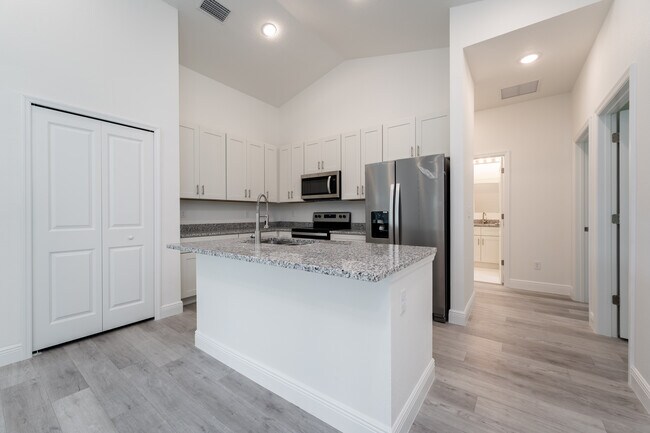 Building Photo - 14857 SW 48th Ave