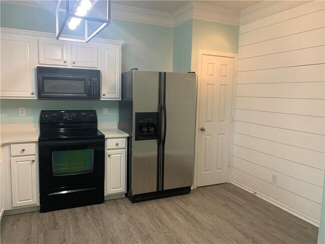 Building Photo - 550 Windstone Trail