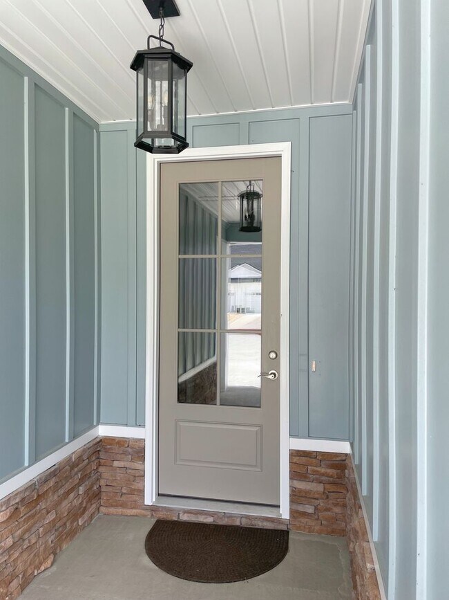 Foto del edificio - 3/2 Landscaping included - practically brand new!