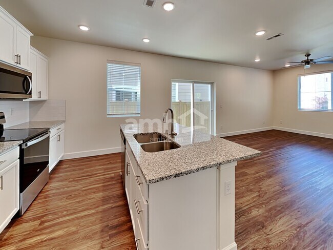 Foto del edificio - 33023 Lookout Ln