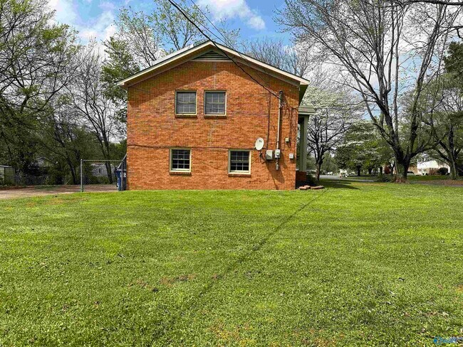 Foto del edificio - 2601 Rita Ln NW