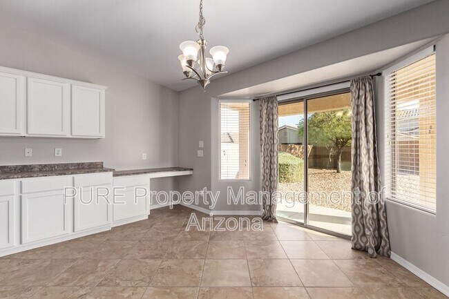 Foto del edificio - 18165 W Desert Ln