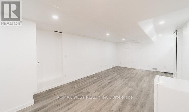 Building Photo - 975 Broadview Ave