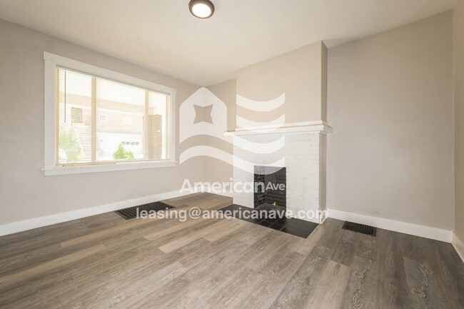 Foto del edificio - 737 Montclair St