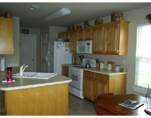 Building Photo - 716 Irelan St
