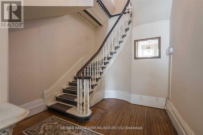 Building Photo - 364 George St