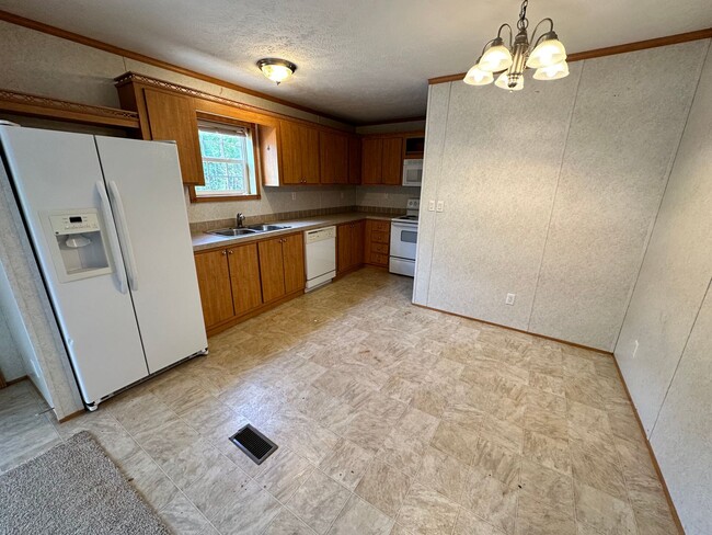 Building Photo - Affordable 3-Bedroom with Master Suite and...
