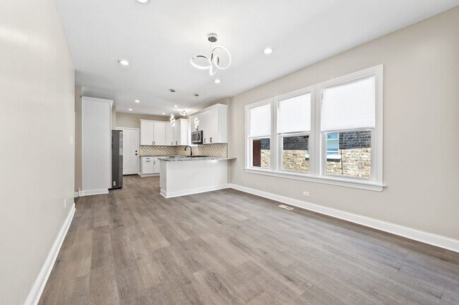 Building Photo - 7950 S Justine St