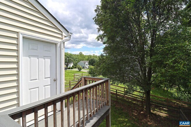 Foto del edificio - 206 Buttercup Ln