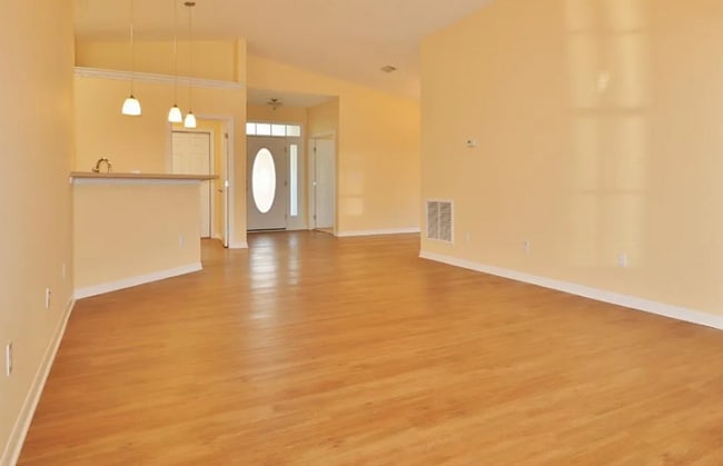 Building Photo - 4 bedroom in Jacksonville FL 32246