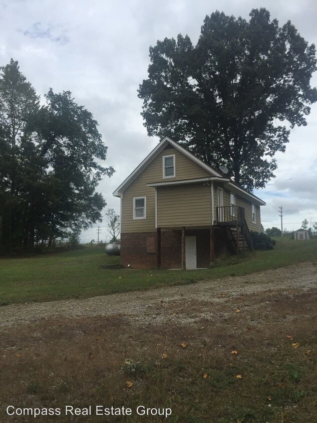 Building Photo - 2646 Mariposa Rd