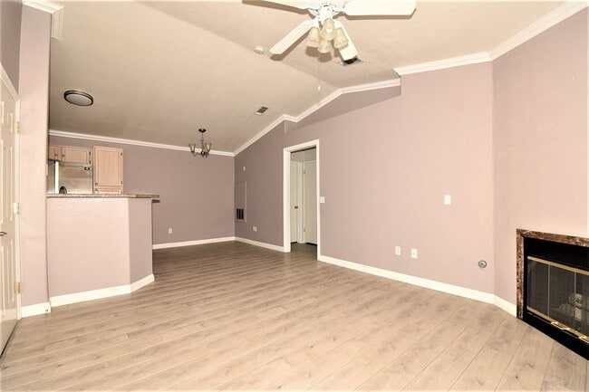 Building Photo - Stunning 1 Bed 1 Bath Condo On 2nd Floor at Opulence!
