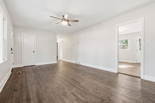 Building Photo - Fully Remodeled 3bd/2ba House Near Duke West Campus