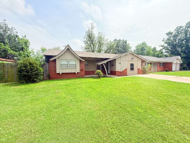 Building Photo - 4 Bedroom in South OKC