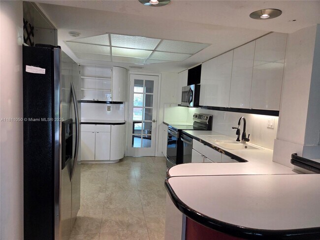 Foto del edificio - 10220 SW 105th St