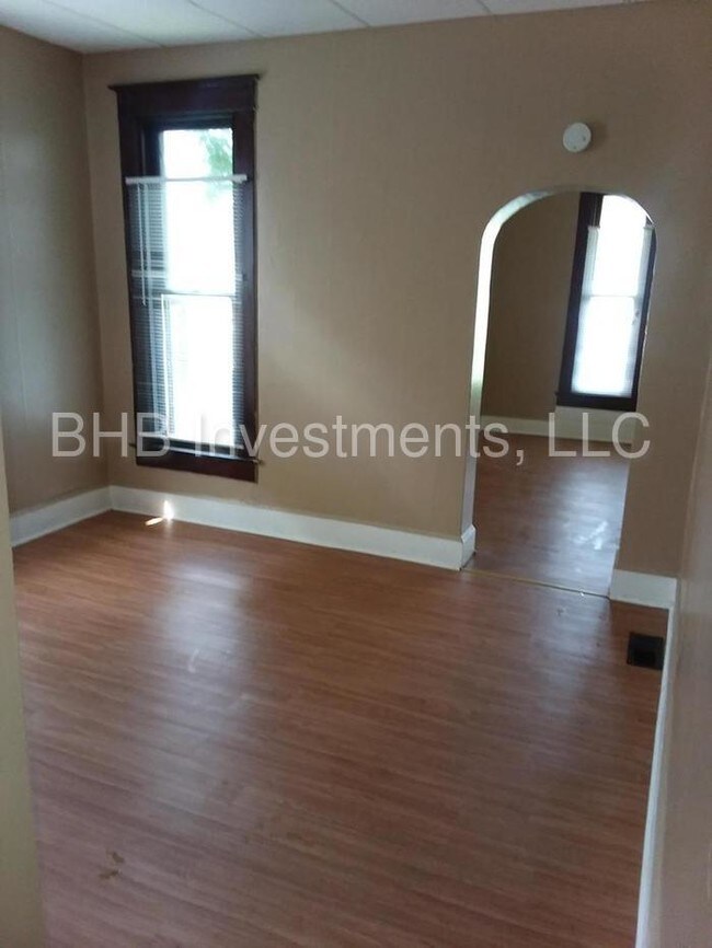 Building Photo - 1023 E Raymond St