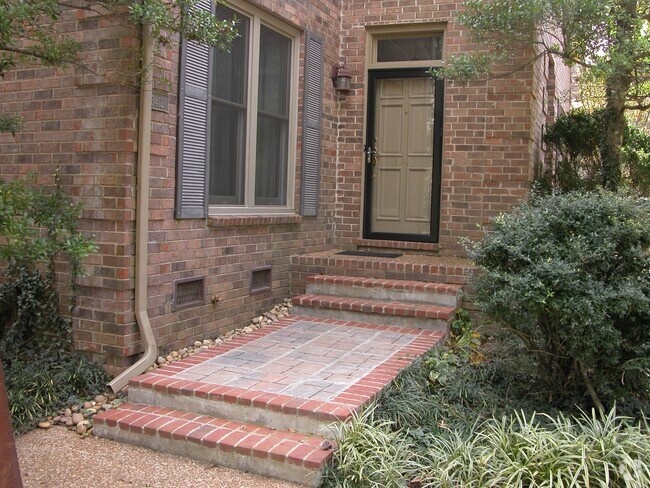 Building Photo - 3412 Belmont Blvd