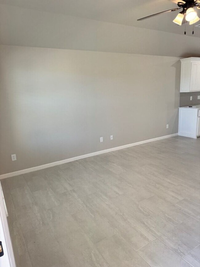 Building Photo - Brand New Duplex For Lease! 650 Juniper!