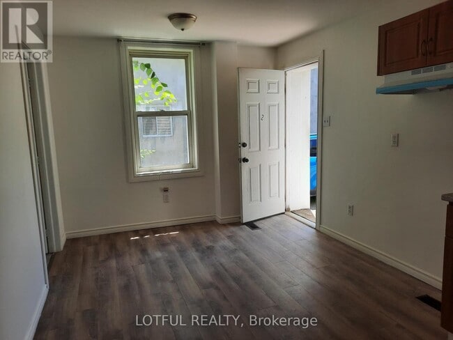 Building Photo - 58 Victoria Ave