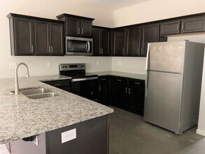 Building Photo - 767 Monroe St