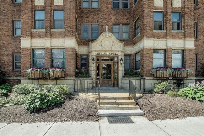 Foto del edificio - Updated Unit in Great Plaza Location!