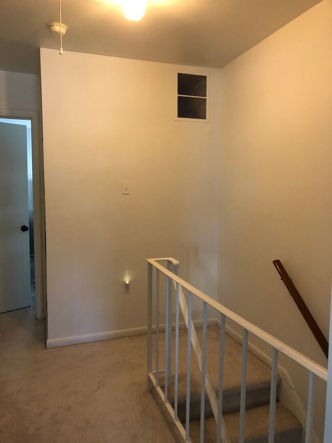 Building Photo - 4240 Embassy Dr