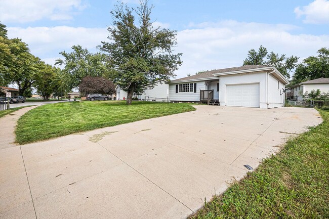 Building Photo - 3 bed 2 bath Yutan Home For Rent