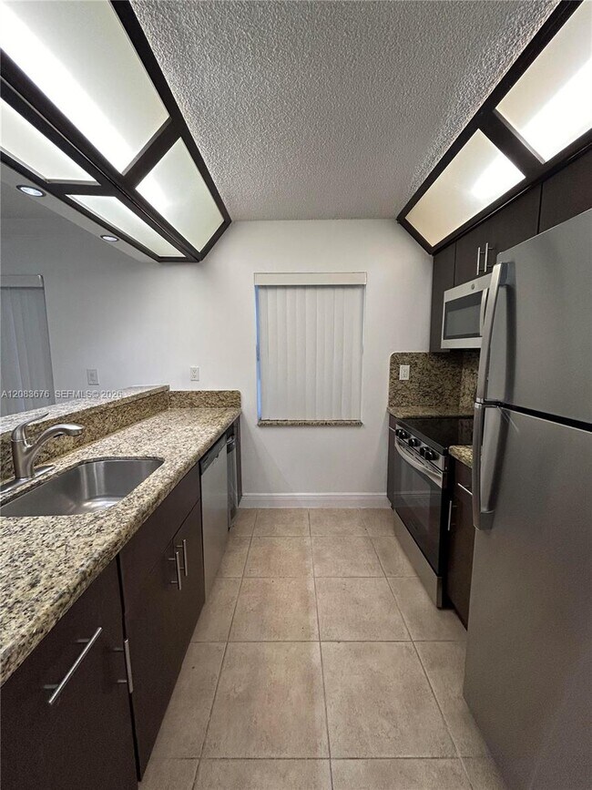 Foto del edificio - 3410 Foxcroft Rd