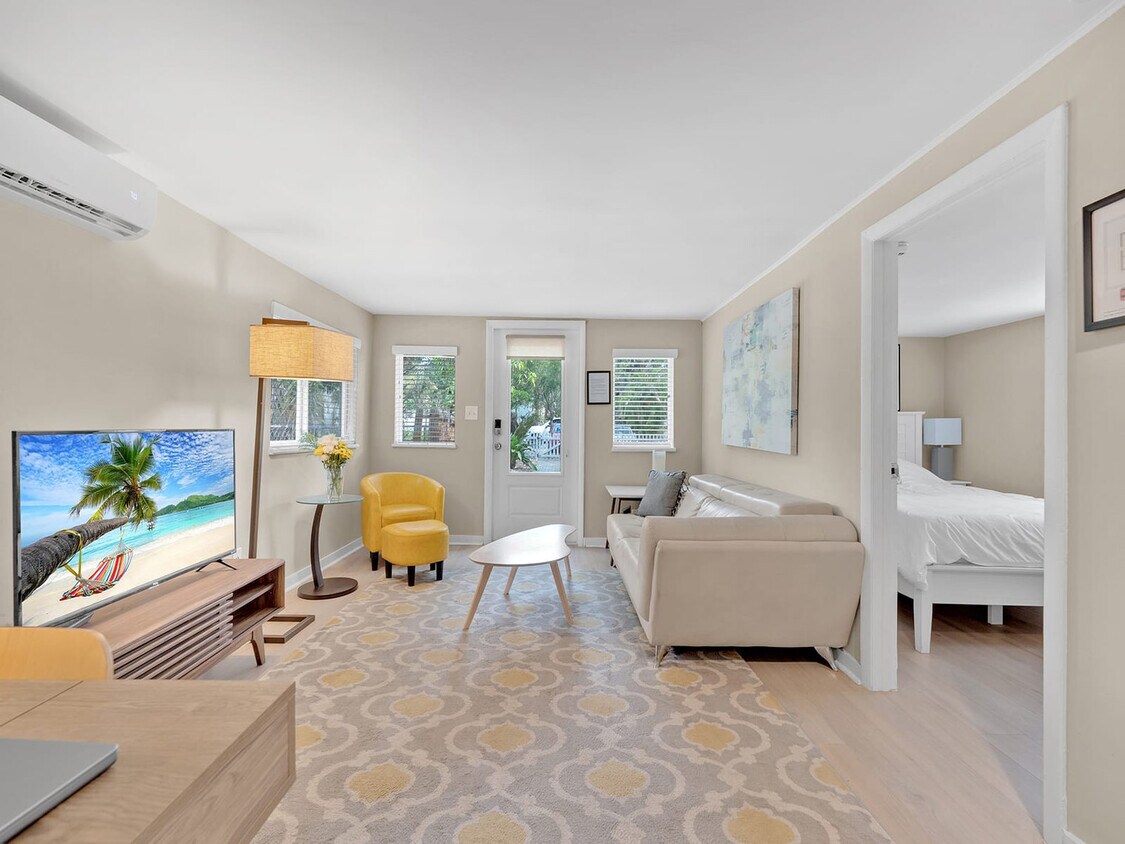 Foto principal - 1034 NE 36th St