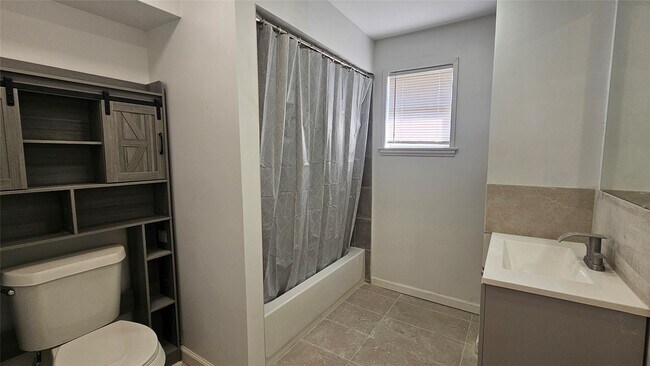 Foto del edificio - 1202 Dyer Ave