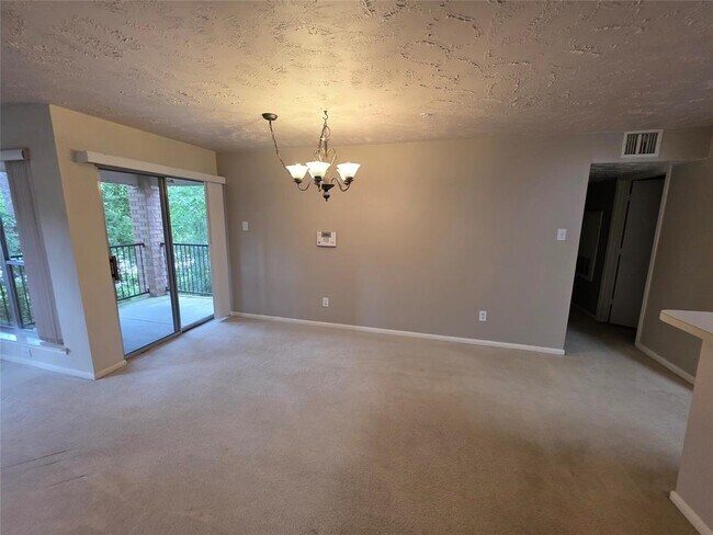 Foto del edificio - 8051 Bay Branch Dr