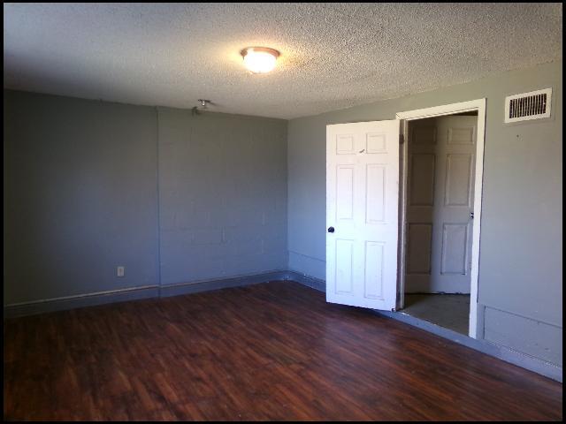 Building Photo - 1504 E 38th St