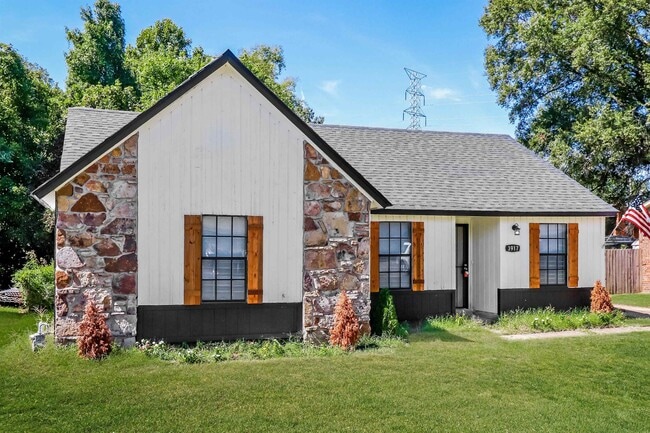 Building Photo - 3917 Kerwin Dr