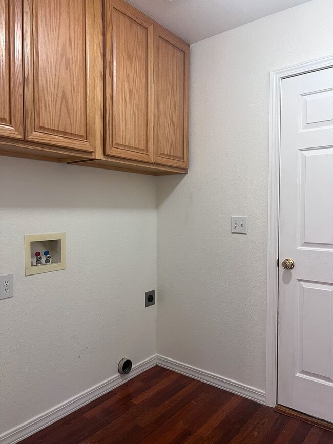 Building Photo - 3BD/2BA HOME W/GARAGE IN LEBANON