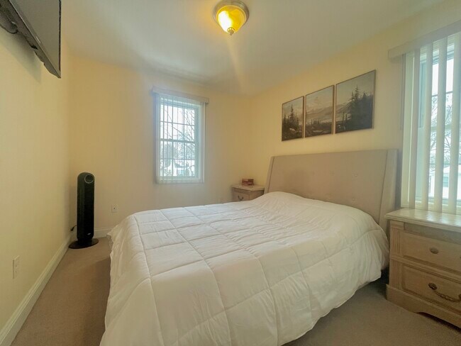 Foto del edificio - 34 Bingham Ave