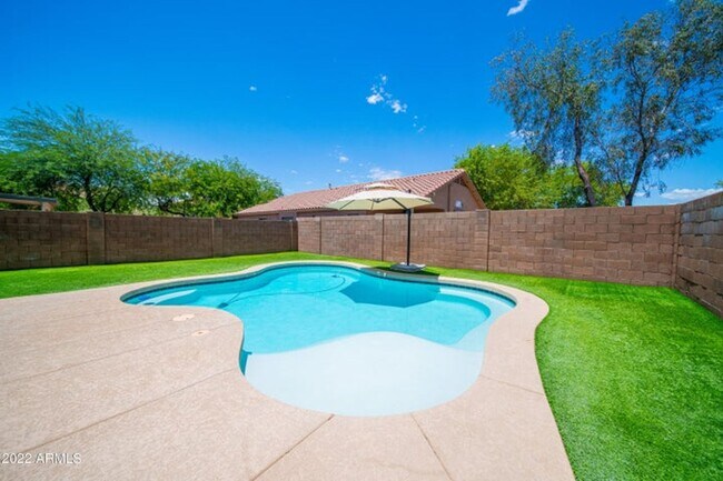 Foto del edificio - 4 BEDROOM WITH POOL IN DYNAMITE RANCH