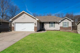 Building Photo - 2108 N Lazy Branch Rd