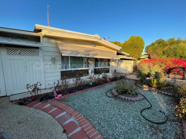 Building Photo - 17042 Esperanza Dr