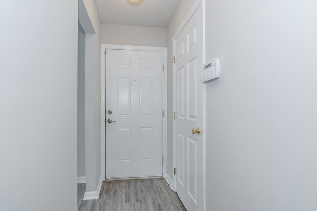Foto del edificio - Updated 2 Bed 2 Bath Townhouse