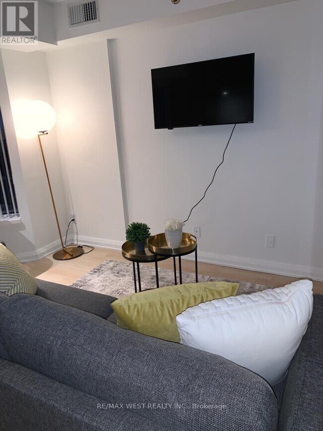 Photo du bâtiment - 155 Yorkville Ave