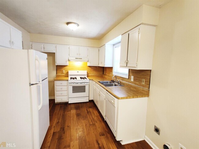 Building Photo - 1455 Belle Meade Ct