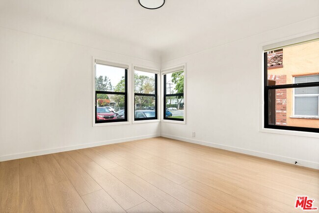 Foto del edificio - 1614 Hauser Blvd