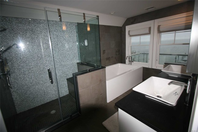 Foto del edificio - 9 Seatuck Ln