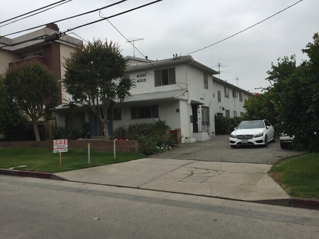 Foto del edificio - 4309 Cedros Ave