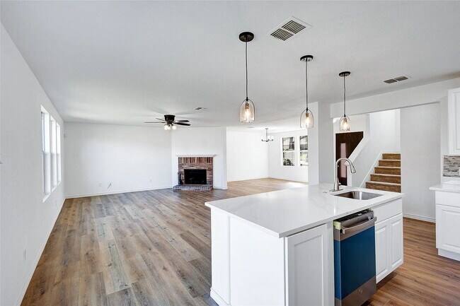 Building Photo - 5 Bedroom, 2.5 baths 2 story home in Wylie, TX