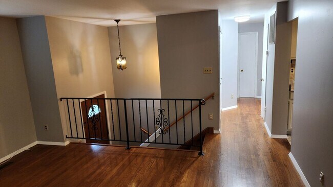 Building Photo - 1602 Elson St