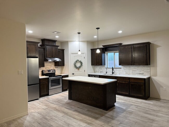 Foto del edificio - Spool home corner lot in the Foothills