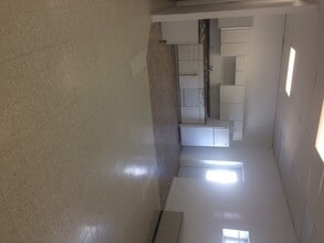 Building Photo - 208 Center St