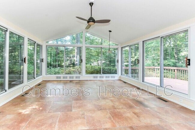 Building Photo - 9205 Hamilton Dr